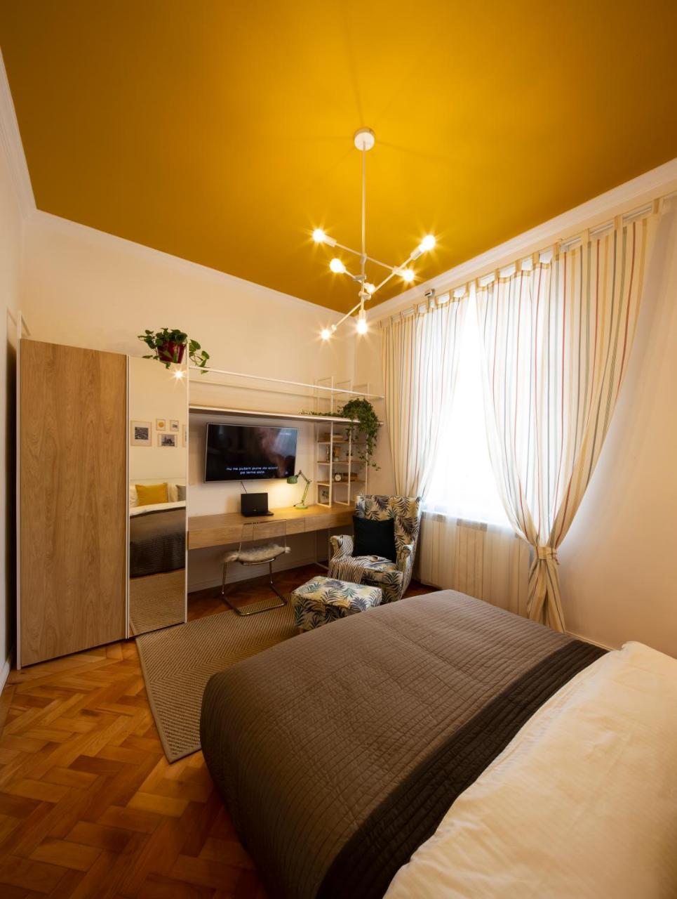 קלוז'-נאפוקה Yellow Apartment מראה חיצוני תמונה
