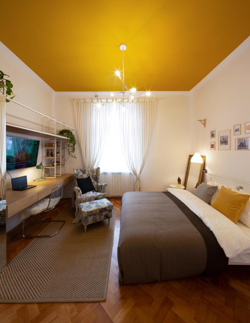 קלוז'-נאפוקה Yellow Apartment מראה חיצוני תמונה